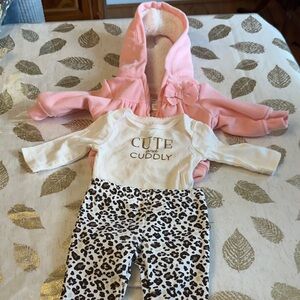 Just want you by Carter’s girls newborn three-piece outfit
Hoodie,onesie, pants